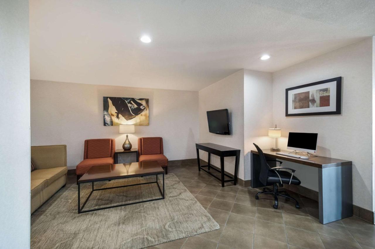 Quality Inn & Suites Garland - East Dallas Eksteriør billede