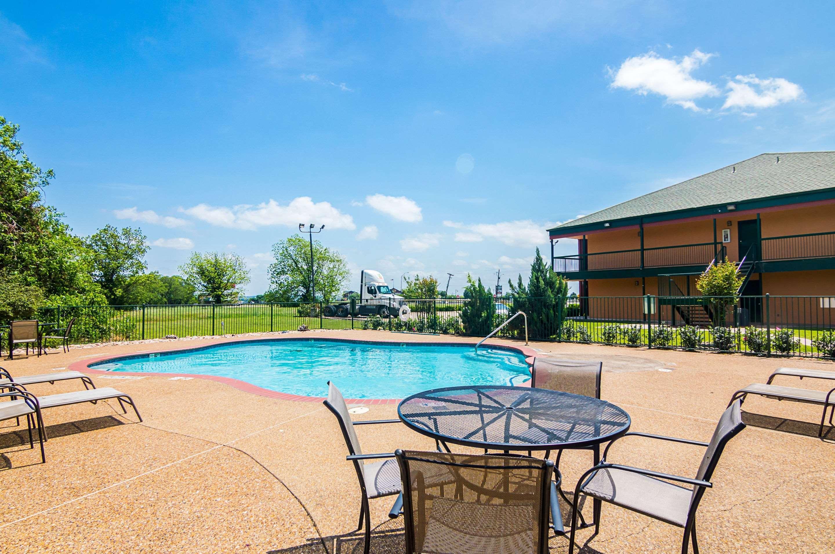 Quality Inn & Suites Garland - East Dallas Eksteriør billede